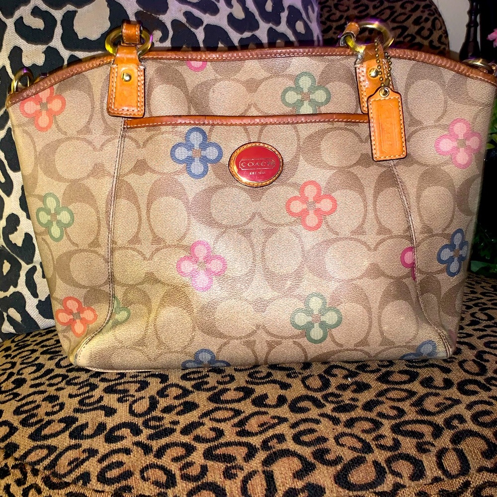 👛💜COACH Peyton Clover Purse💜👛 READ DESCRIPTION AND SEE PHOTOS AND VIDEO - Picture 1 of 15